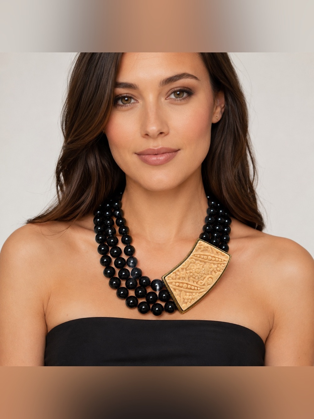 Heidi Daus Natural Beauty Beaded
Resin Collar Necklace Gold Tone Floral Pendant